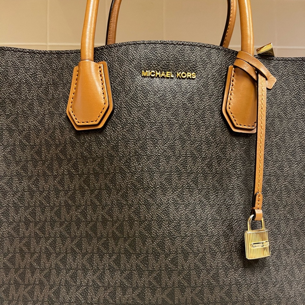 Micheal Kors Large Logo Accordion Tote Bag